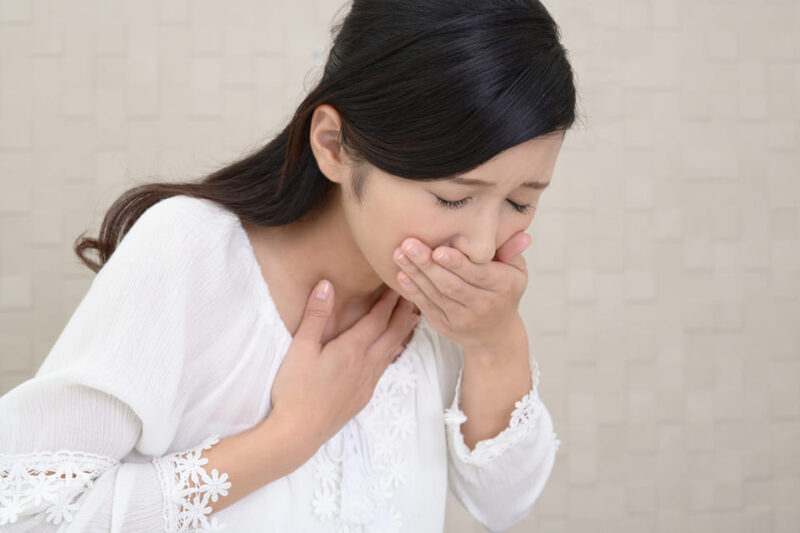 Nuốt nghẹn đi kèm với buồn nôn có thể là dấu hiệu của bệnh lý tiêu hóa nghiêm trọng.