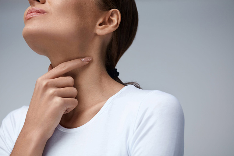 Rất nhiều người từng gặp cảm giác nuốt nước bọt bị nghẹn mà không rõ lý do.