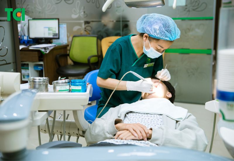 Việc thăm khám nha khoa đều đặn giúp bạn nhận biết sớm các dấu hiệu viêm nướu fun88 fun88vi.info và phòng ngừa biến chứng.