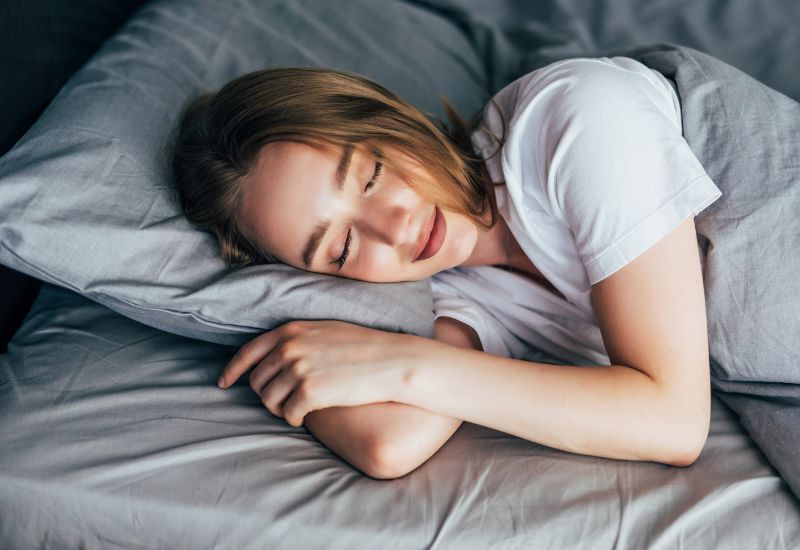 Tránh ăn trái cây lúc đói hoặc sát giờ đi ngủ.