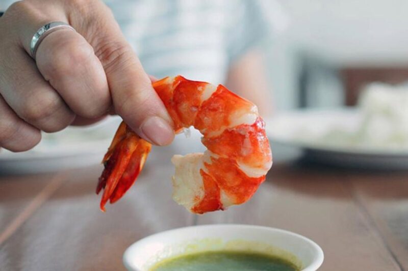 Trào ngược dạ dày ăn tôm được không là thắc mắc của không ít người.