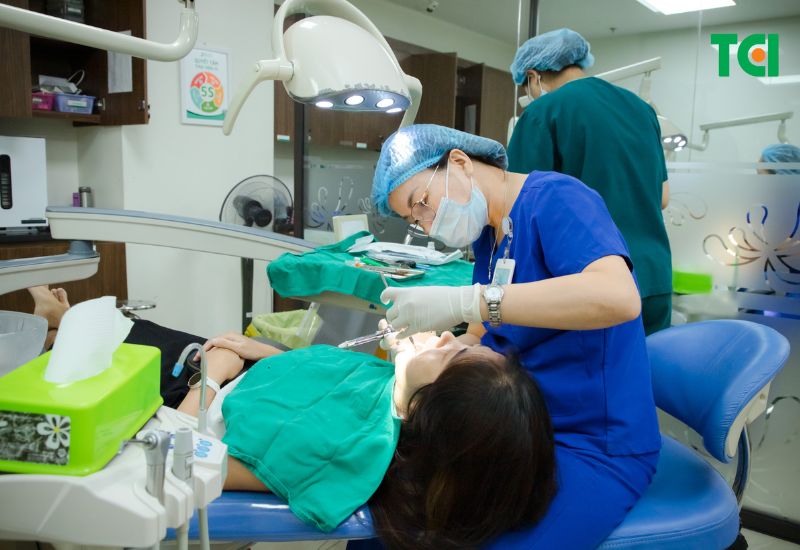 Khách hàng ưu tiên chọn TCI khi có nhu cầu trồng răng hàm.