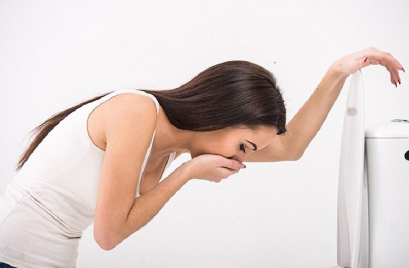 Viêm loét có thể gây cảm giác buồn nôn, đặc biệt khi đói hoặc sau ăn no