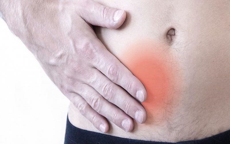 Triệu chứng điển hình nhất khi bị viêm ruột thừa là đau bụng