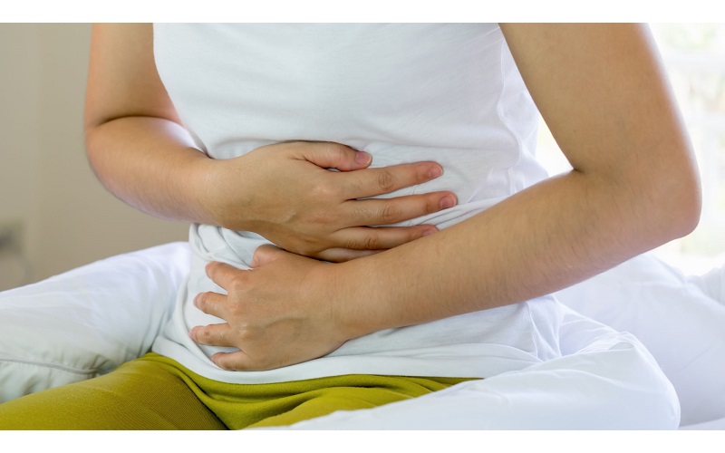 Cảm giác đầy bụng sau khi ăn là một trong những dấu hiệu ban đầu của ung thư dạ dày