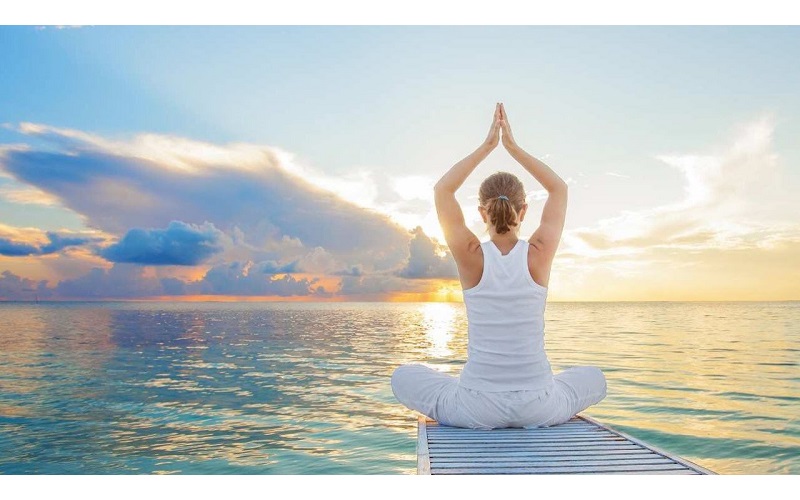 Thiền, yoga, hít thở sâu hoặc dành thời gian thư giãn với các hoạt động yêu thích là những cách hiệu quả để duy trì trạng thái tinh thần ổn định
